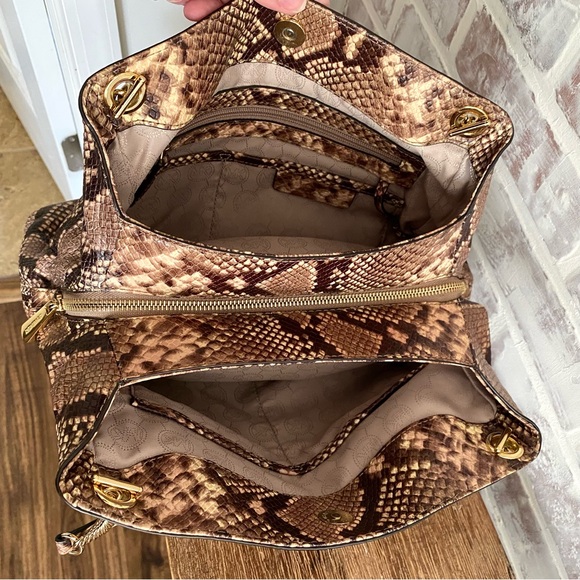 Michael Kors • Python Embosed Jet Set Chain Large Tote • Beige Brown Snakeskin - Picture 10 of 16
